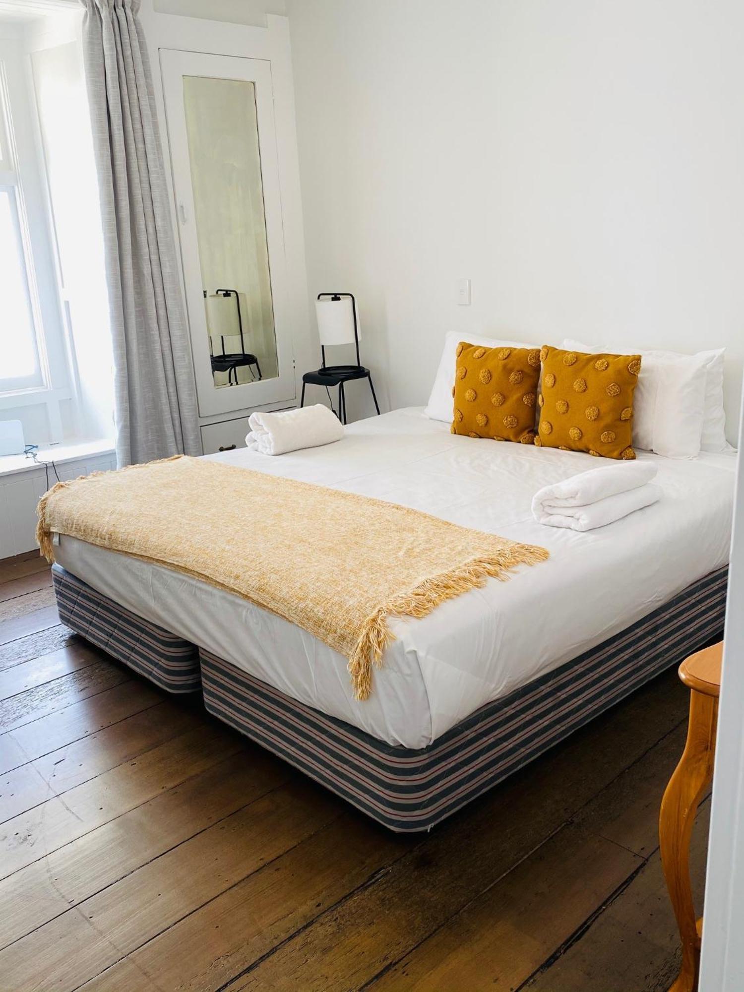 נאפייר Shoreline Motel חדר תמונה